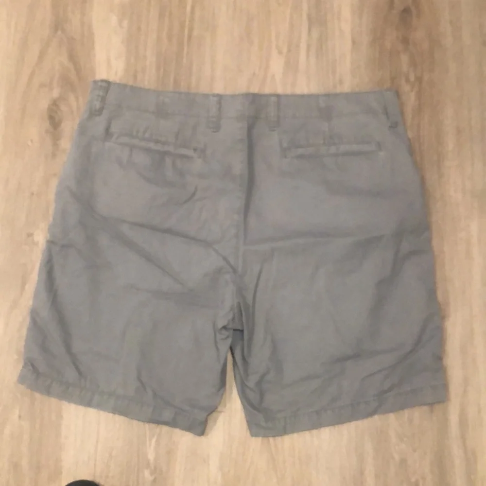 Mens old navy shorts - Picture 3 of 3